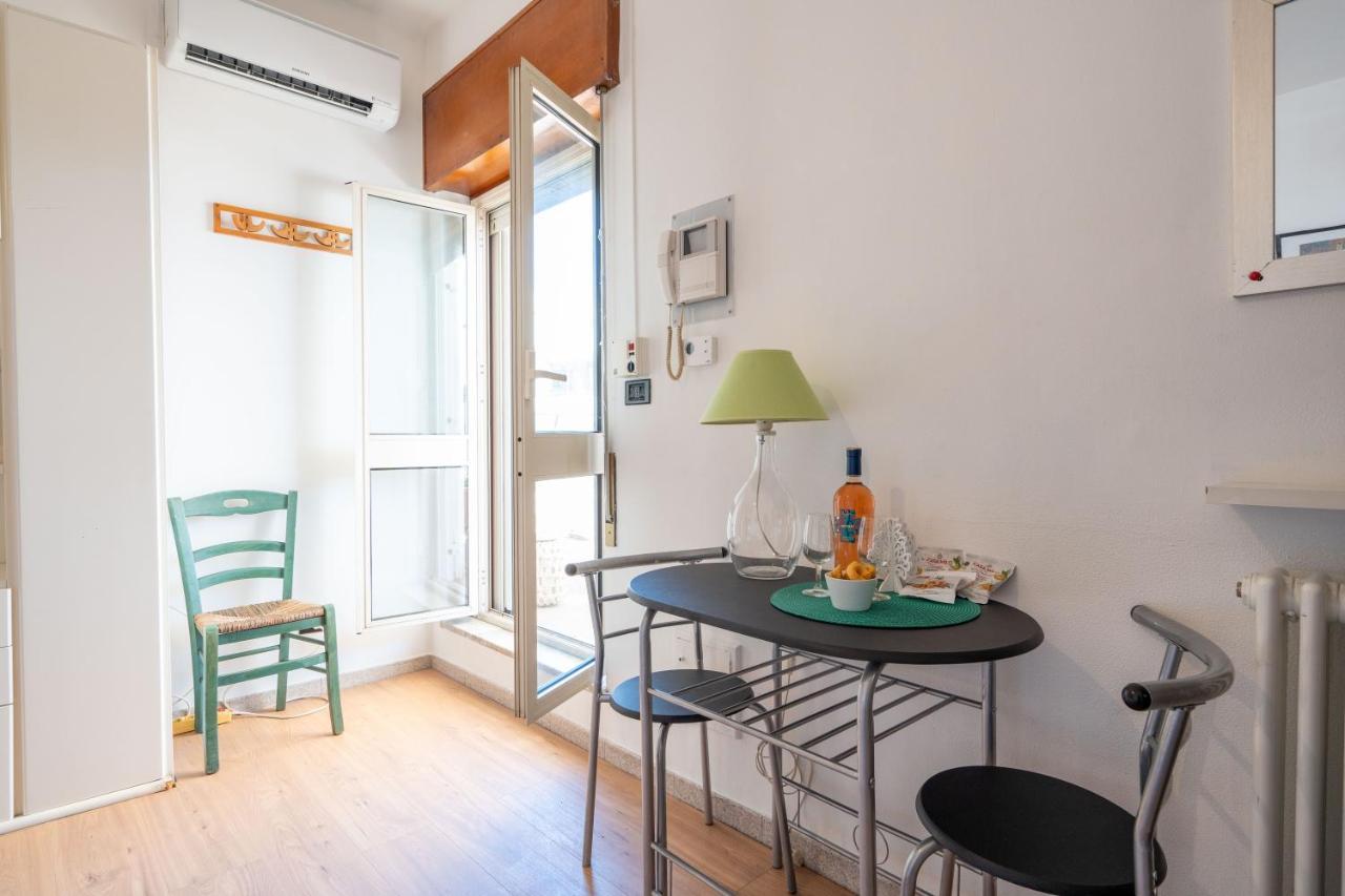 בארי Bright Studio With Terrace & Parking מראה חיצוני תמונה